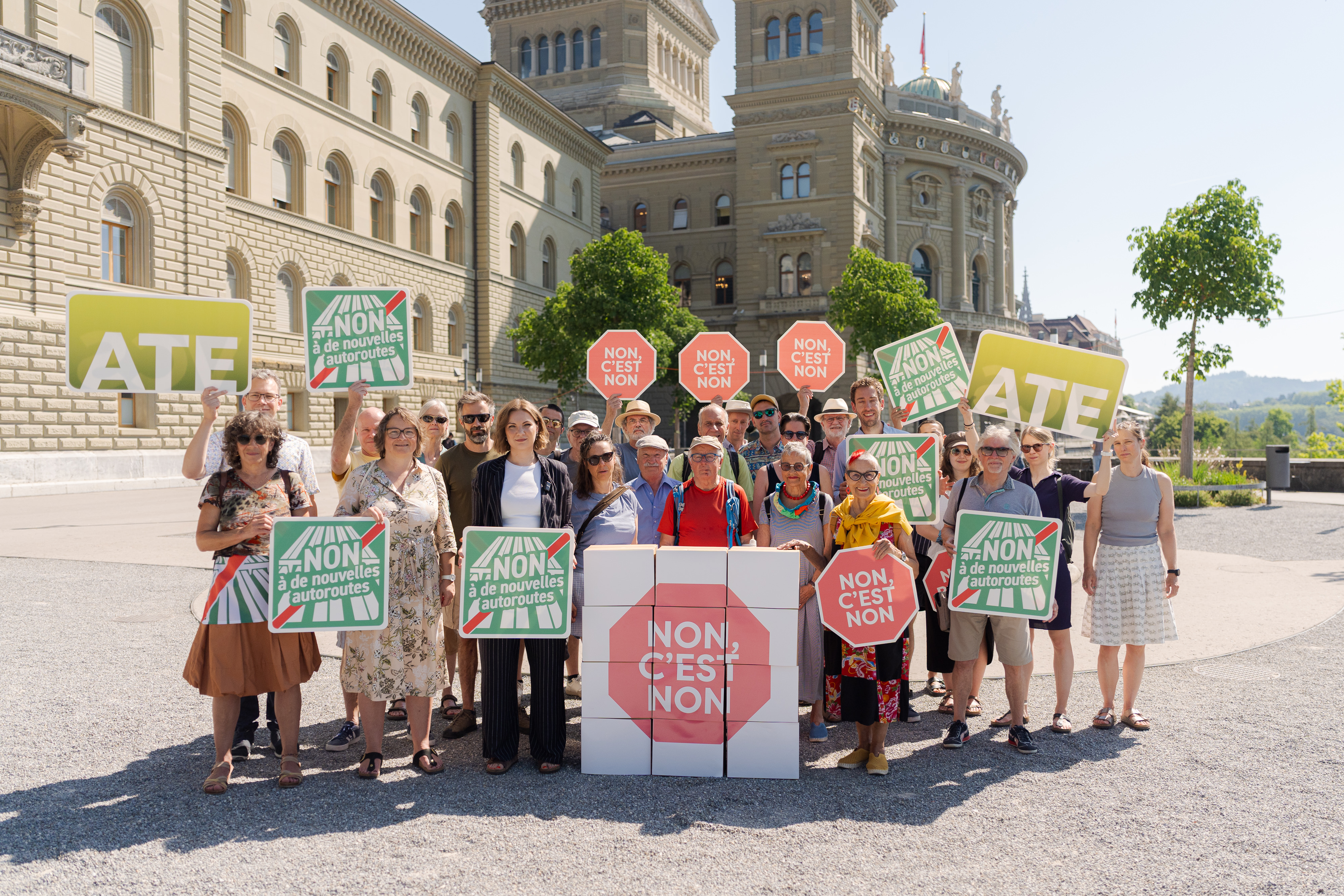 Appel « Non, c'est non » - Dépôt - Photo de groupe