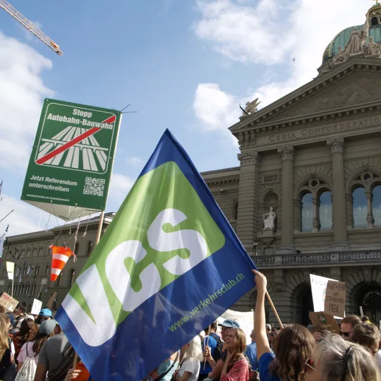 Manifestation nationale pour le climat Berne NON aux projets autoroutiers extrêmes