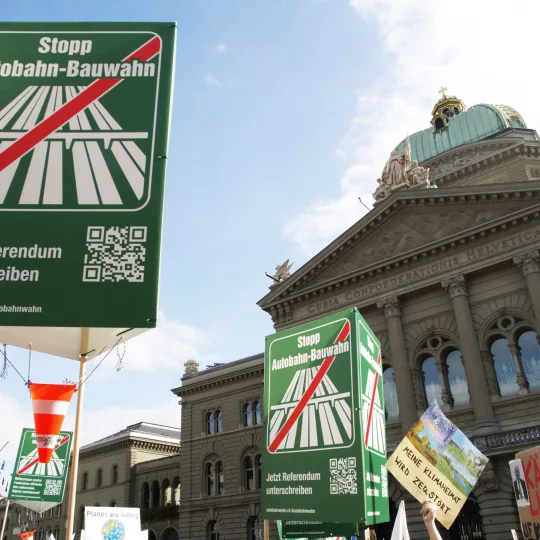 Manifestation nationale pour le climat Berne NON aux projets autoroutiers extrêmes