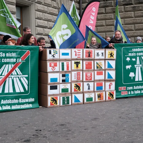 Dépôt des signatures Référendum NON aux projets autoroutiers extrêmes