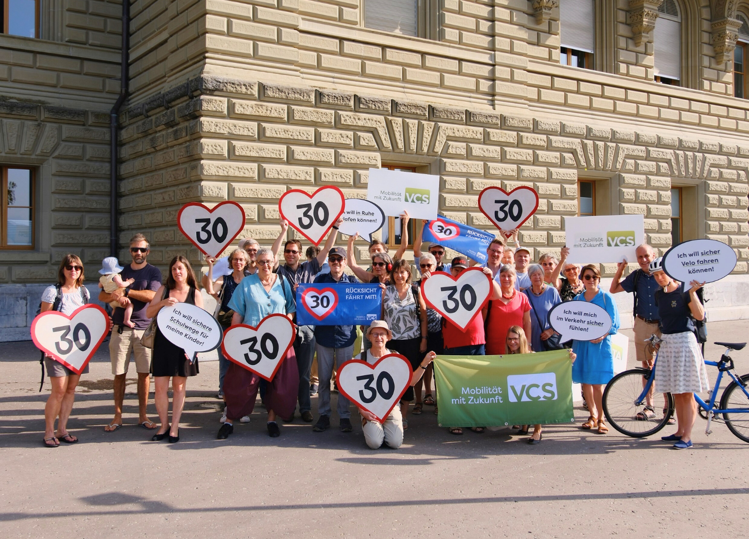 ATE Remise de la pétition 30 km/h au Palais fédéral
