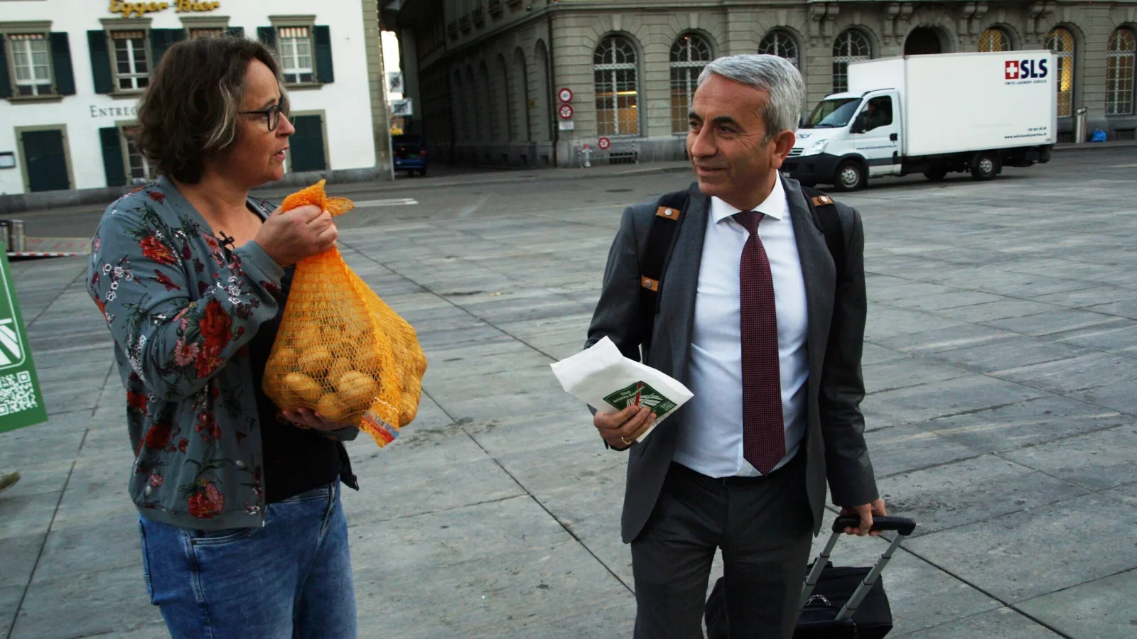 Action pommes de terre devant le Palais fédéral Extension de l'autoroute