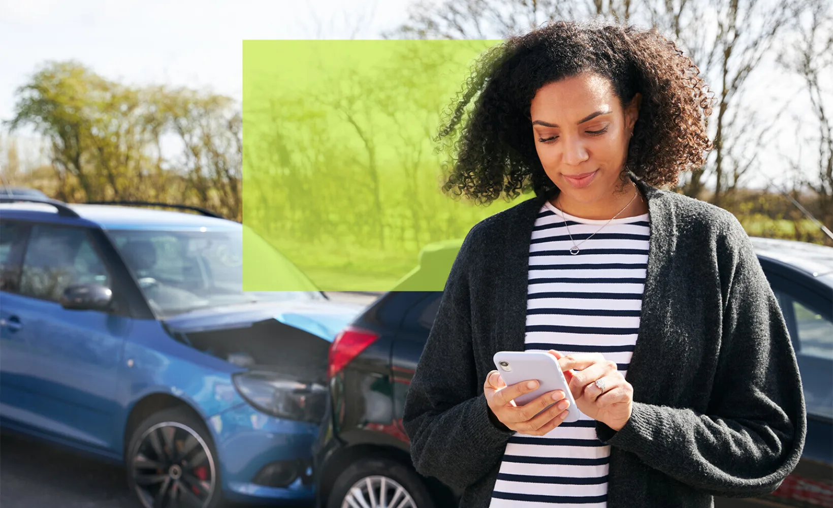 Femme Accident de voiture Smartphone Assurance auto