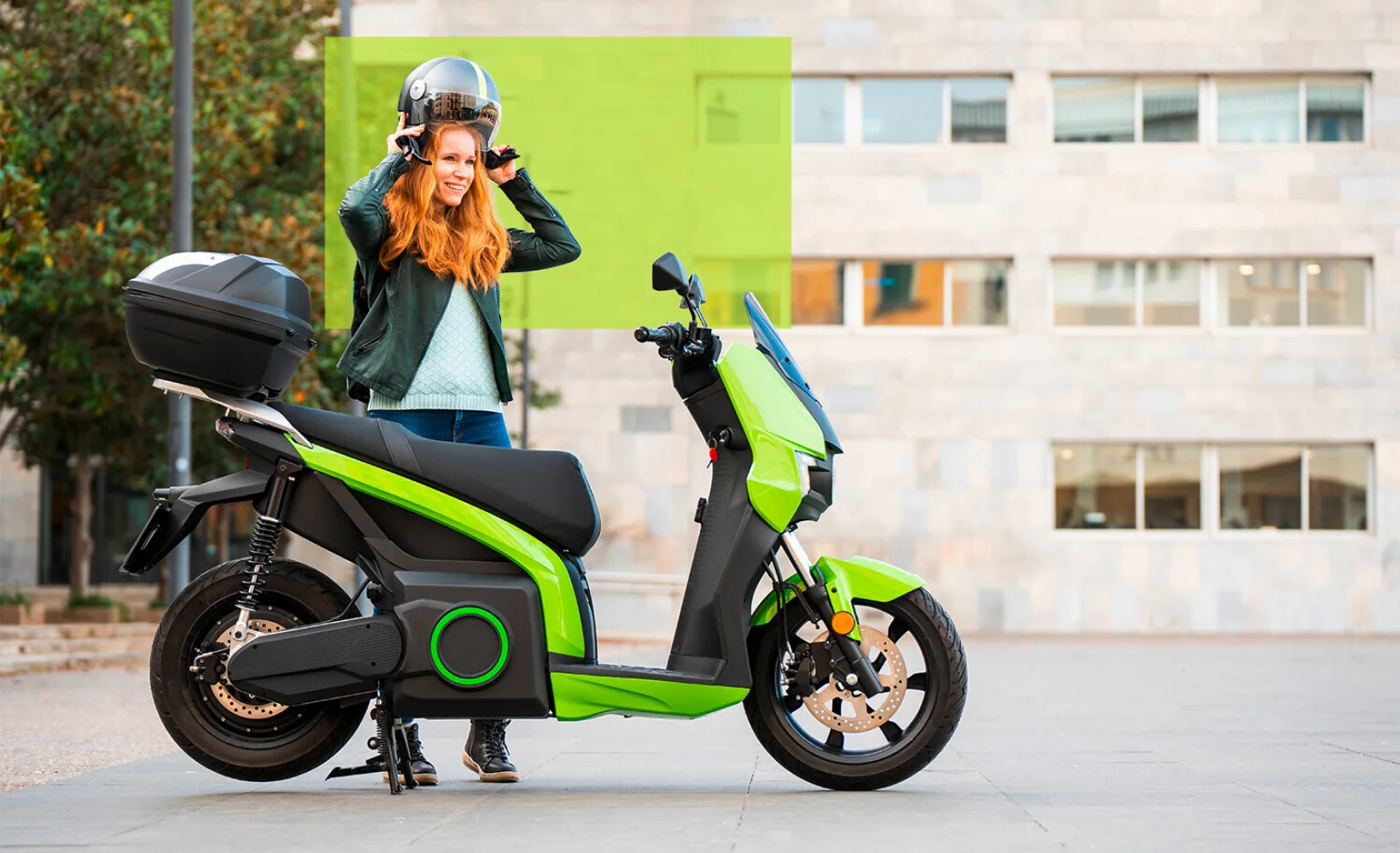 Moto Conductrice Scooter électrique Assurance